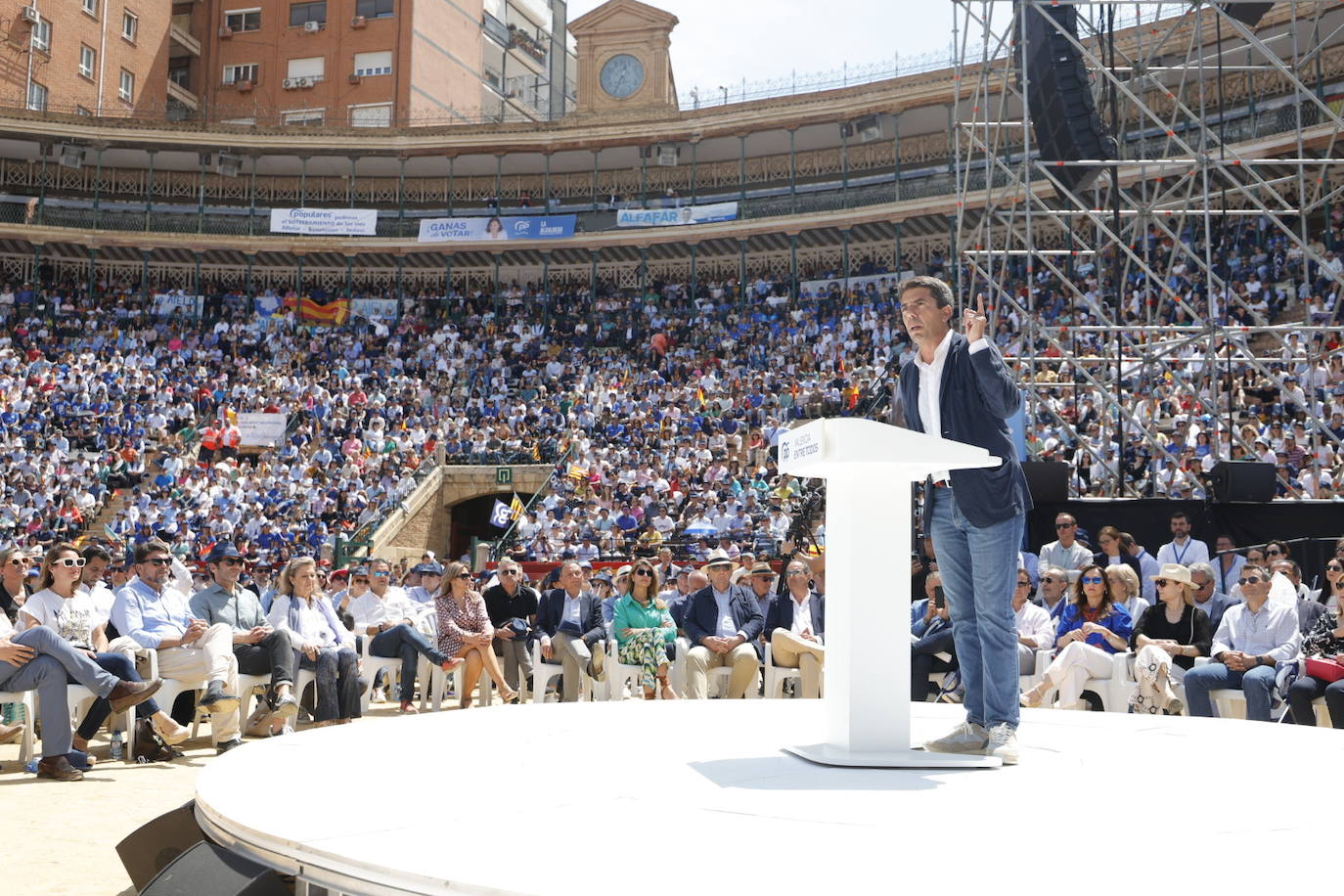 Fotos: el PP llena la plaza de toros en su mitin en Valencia