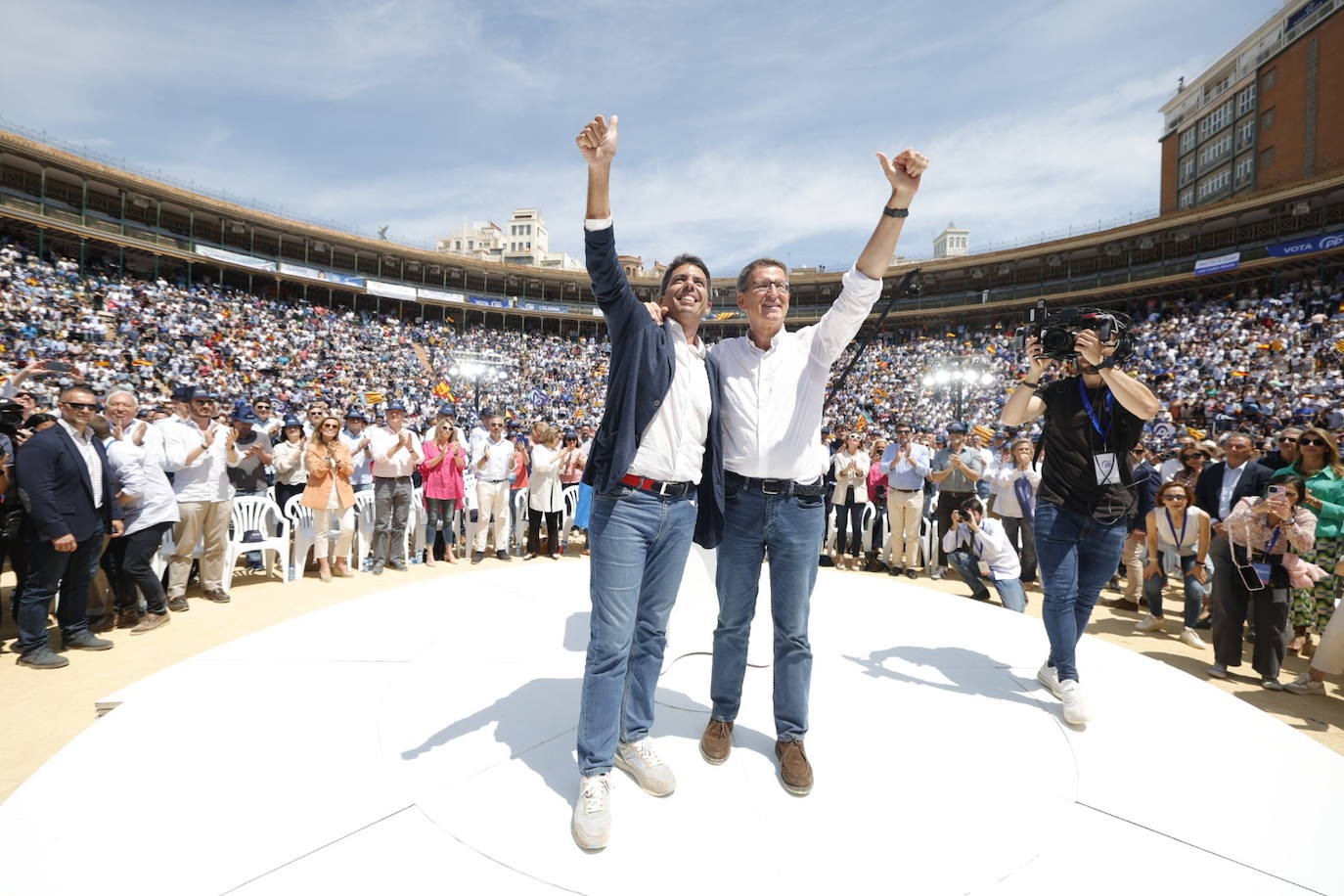 Fotos: el PP llena la plaza de toros en su mitin en Valencia