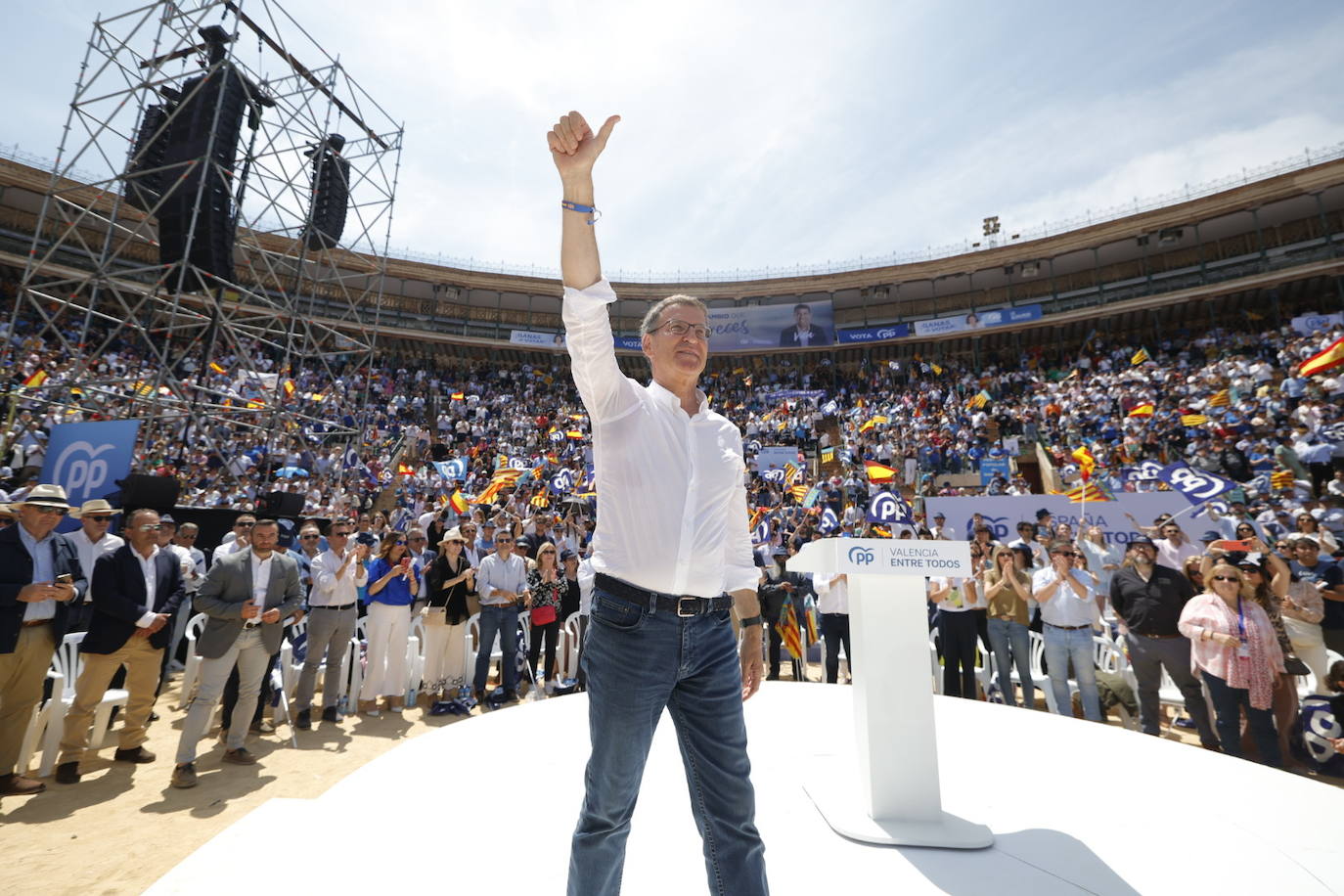 Fotos: el PP llena la plaza de toros en su mitin en Valencia