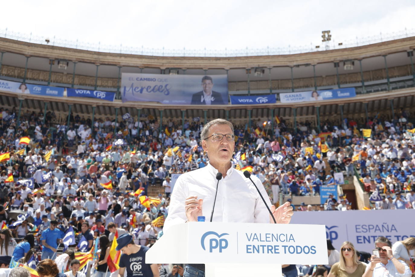 Fotos: el PP llena la plaza de toros en su mitin en Valencia