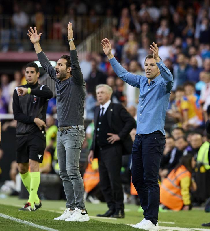 Éxtasis en Mestalla tras ganar al Madrid y agarrar la salvación