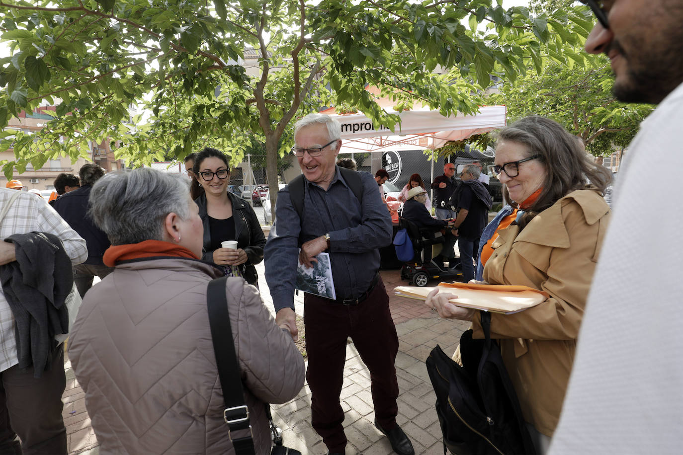 Ribó asiste a un acto de campaña con los vecinos de Castellar