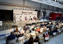 Momentos iniciales del debate entre candidatos municipales, este lunes en LAS PROVINCIAS.