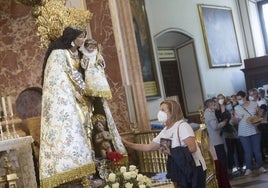 Besamanos todavía con restricciones, en la pasada edición.