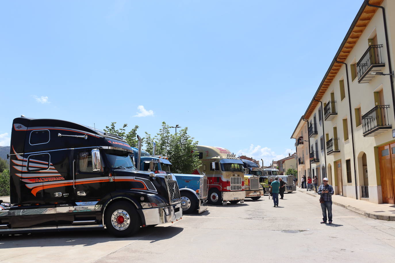 Los camiones y furgones de nuestros abuelos se dieron cita en el Rincón de Ademuz