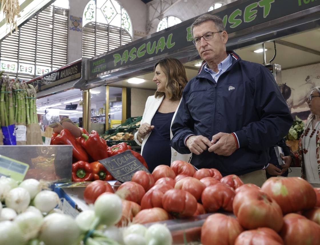 Fotos | Feijóo vuelve a Valencia: del mercado Central a la Fundación Bancaja