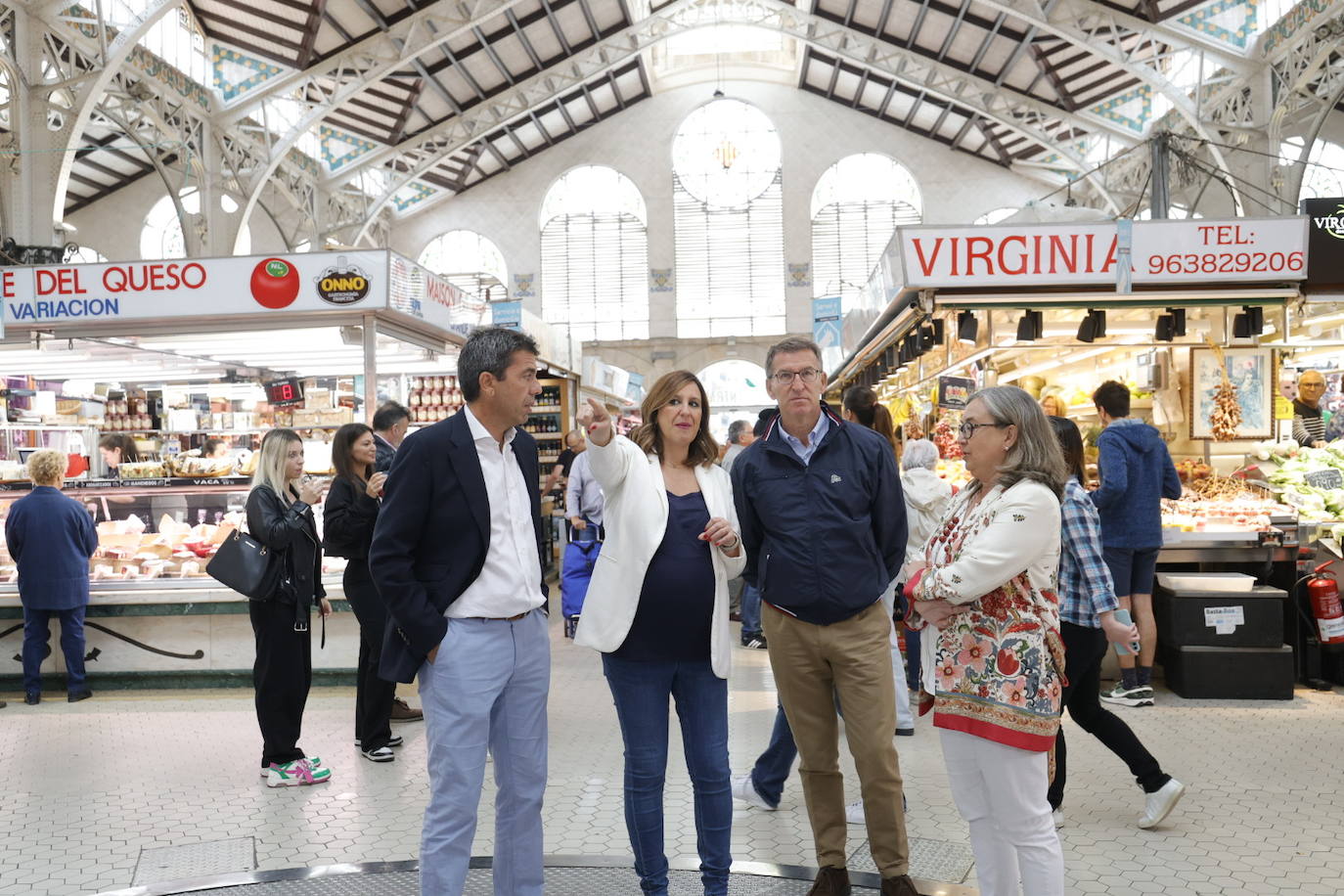 Fotos | Feijóo vuelve a Valencia: del mercado Central a la Fundación Bancaja