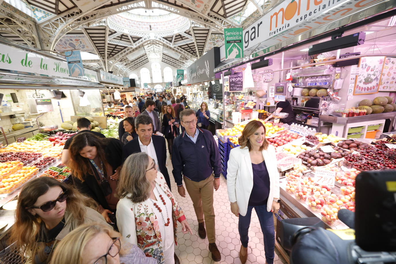 Fotos | Feijóo vuelve a Valencia: del mercado Central a la Fundación Bancaja