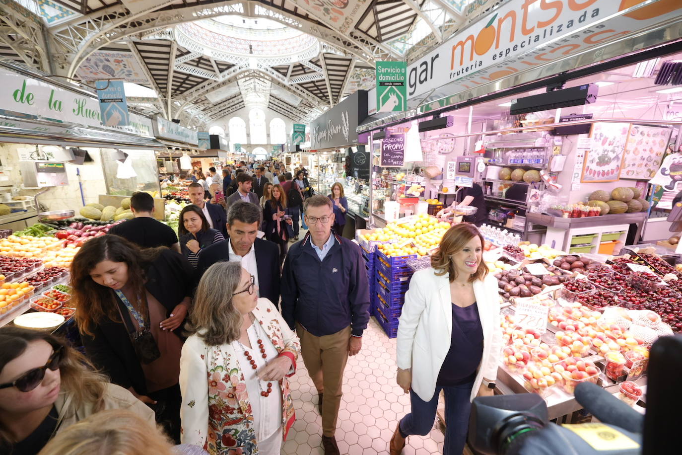 Fotos | Feijóo vuelve a Valencia: del mercado Central a la Fundación Bancaja