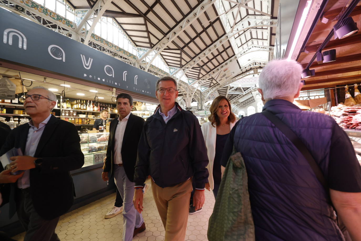 Fotos | Feijóo vuelve a Valencia: del mercado Central a la Fundación Bancaja