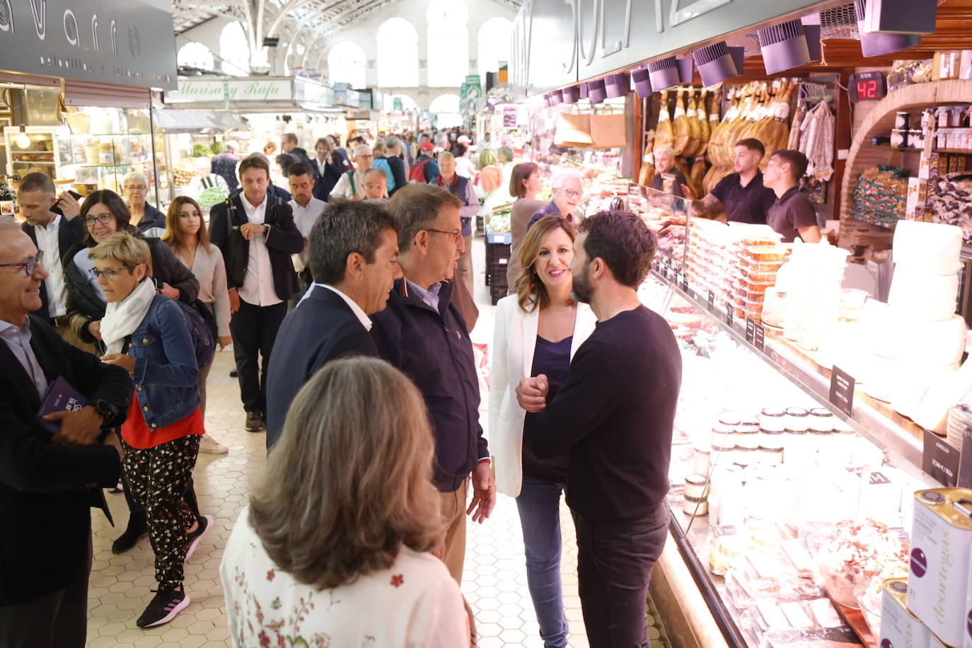 Fotos | Feijóo vuelve a Valencia: del mercado Central a la Fundación Bancaja