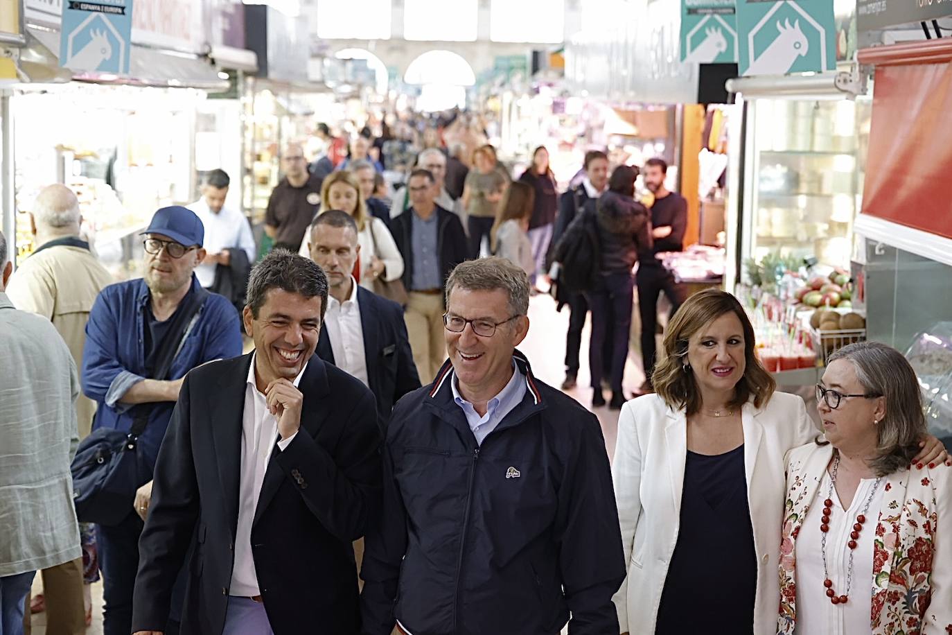 Fotos | Feijóo vuelve a Valencia: del mercado Central a la Fundación Bancaja