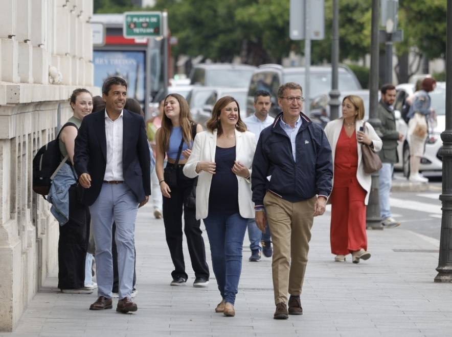 Fotos | Feijóo vuelve a Valencia: del mercado Central a la Fundación Bancaja