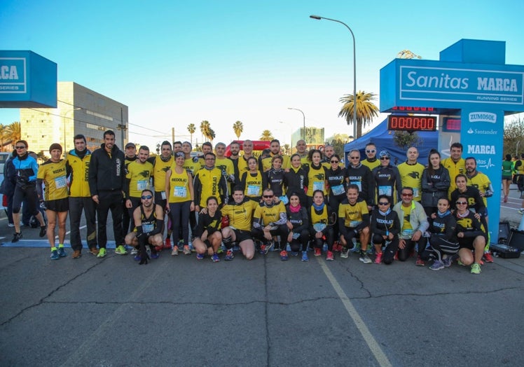 Varios participantes minutos antes de empezar una carrera