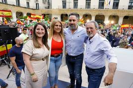 Mitin de Vox con Carmen Robledillo, Santiago Abascal y Ana Vega.