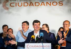 Fernando Giner en la sede de Ciudadanos.