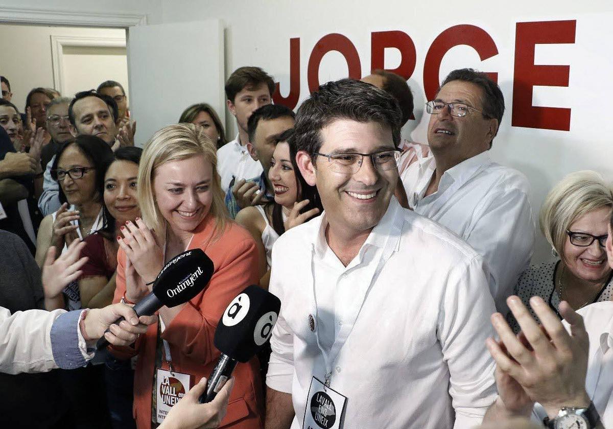 Jorge Rodríguez vuelve a conseguir la mayoría absoluta pero pierde 5 concejales