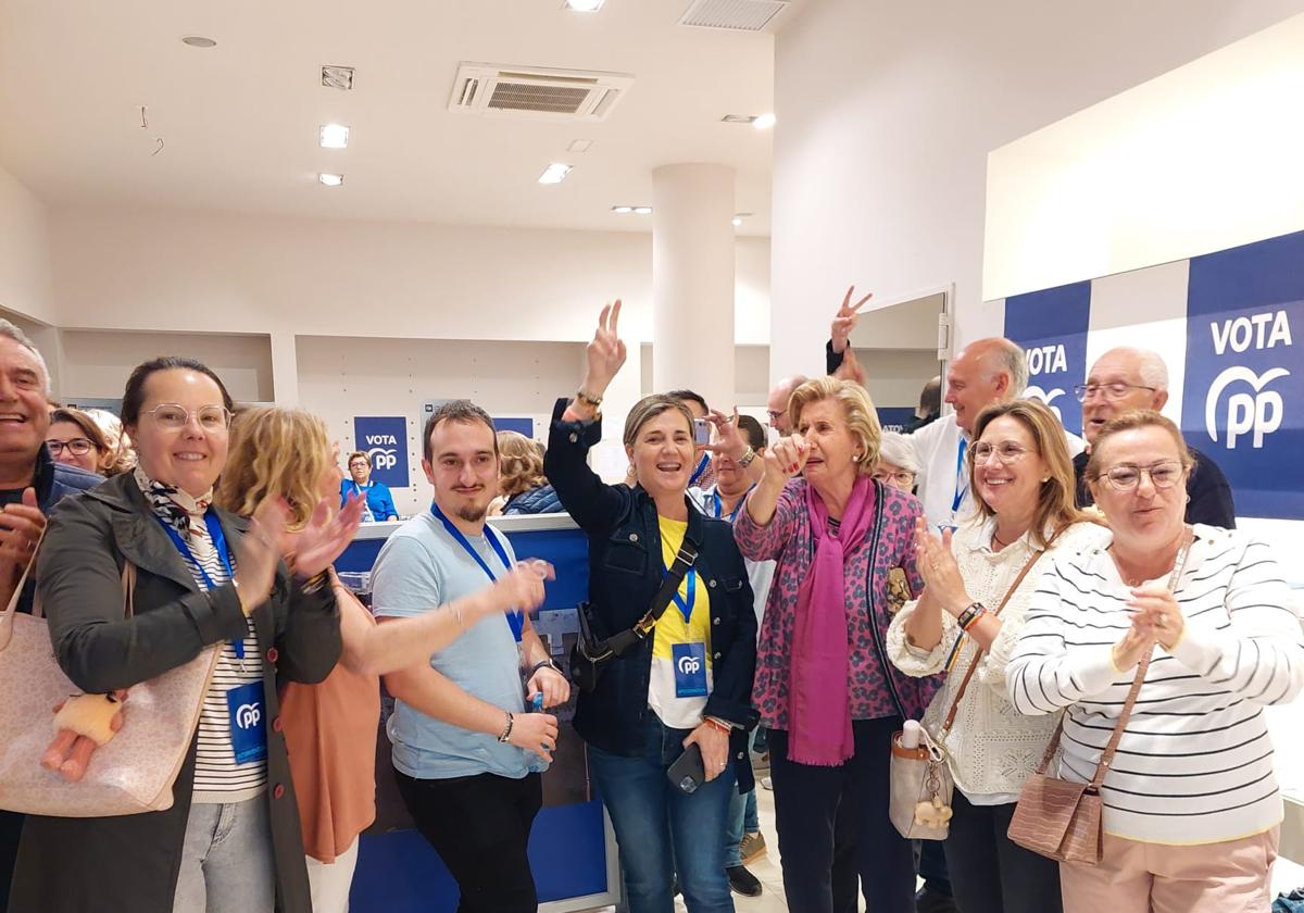 Celebración en la sede popular de Alzira.