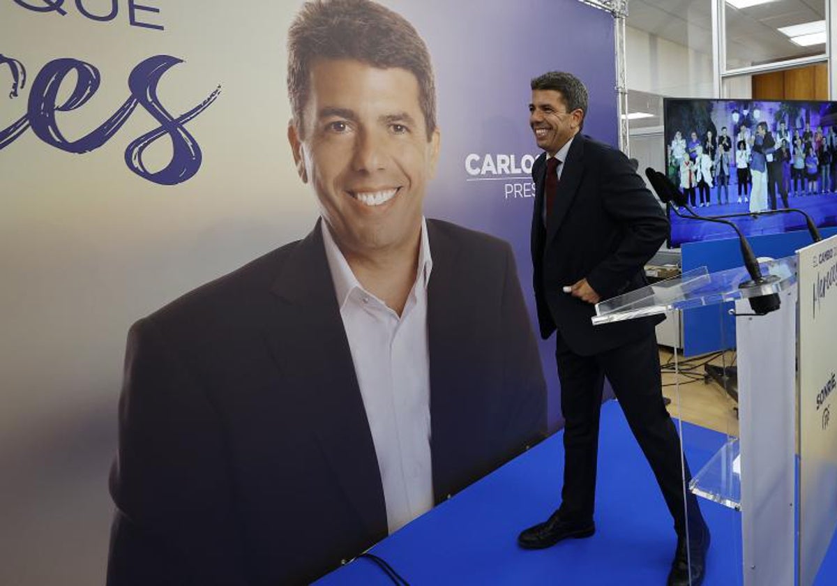 Mazón, durante la noche de este domingo, tras su victoria electoral.