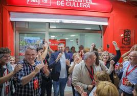 Celebración de Jordi Mayor y el resto del partido en Cullera.