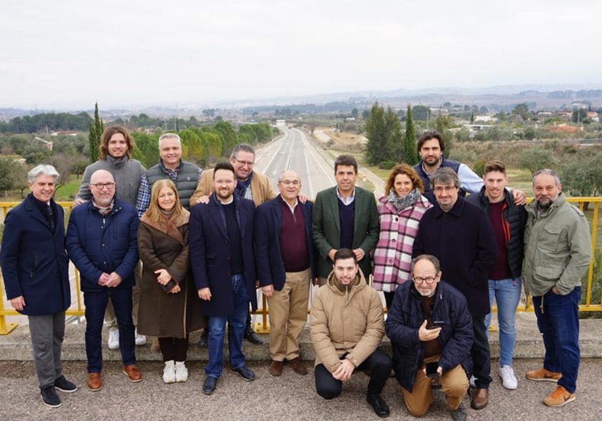 Populares de la Vall d'Albaida junto al futuro presidente de la Generalitat.