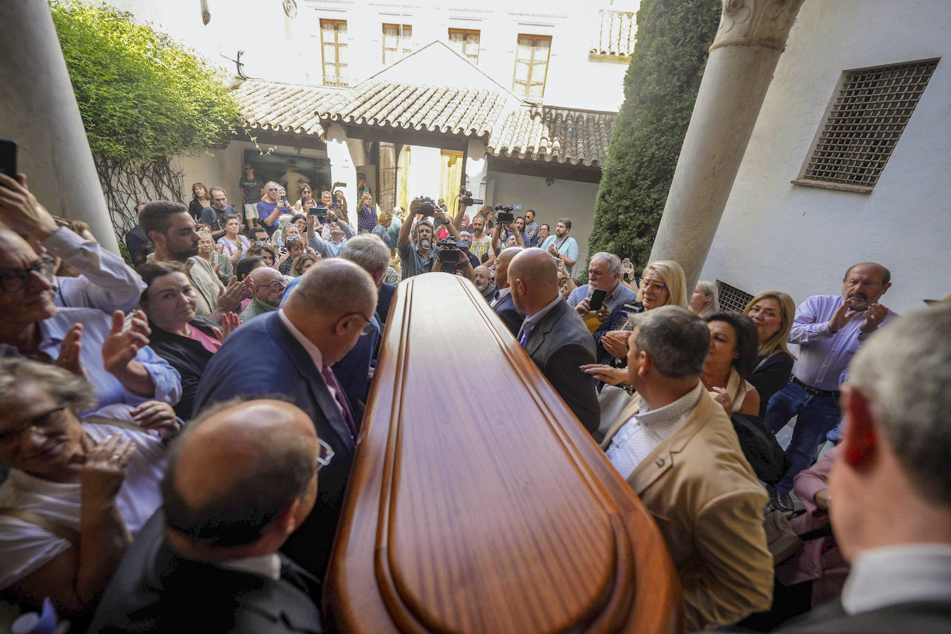 Familiares y amigos despiden a Antonio Gala