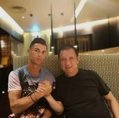 Peter Lim recibe a Cristiano en Singapur mientras el Valencia se juega el descenso