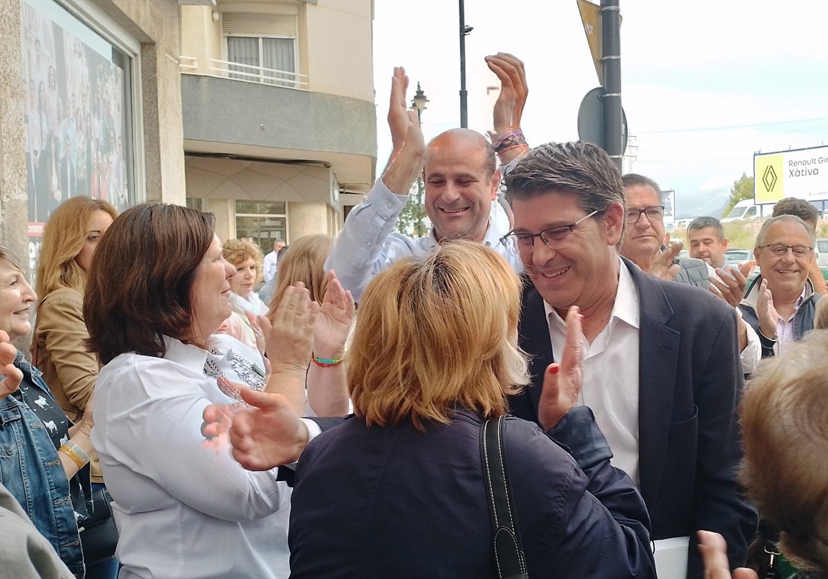 Jorge Rodríguez, a su llegada a la sede del Ens Uneix en Ontinyent.