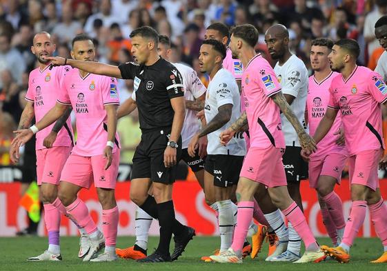 Gil Manzano, durante el Valencia-Espanyol.