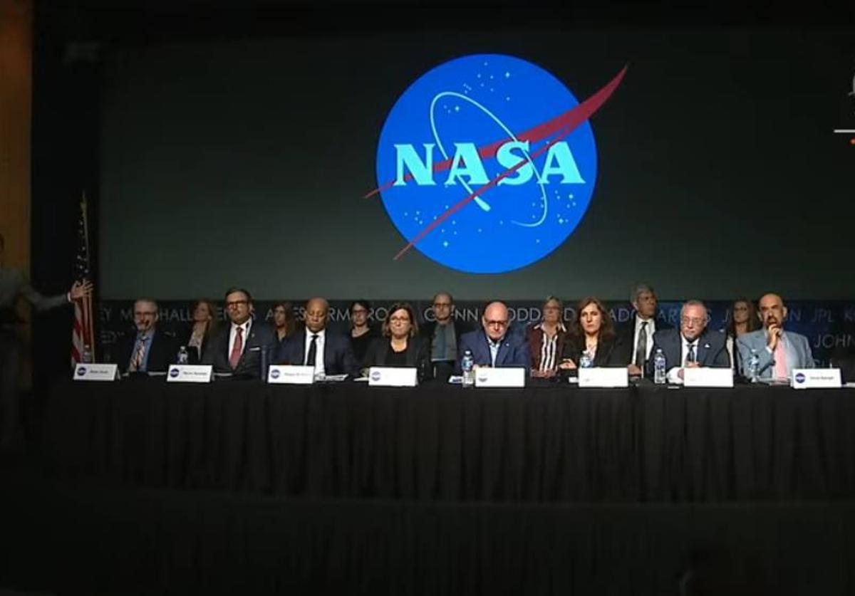 La NASA presenta sus primeras conclusiones en una rueda de prensa.