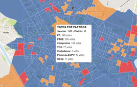 Vecinos de Valencia votando en las elecciones municipales del 28 mayo.
