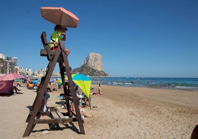 Una de las sillas de socorrismo de Calp.