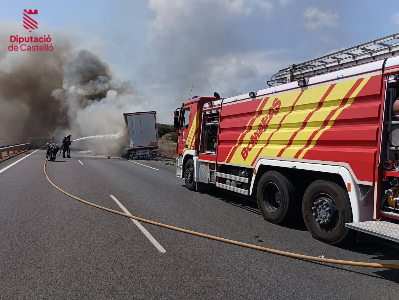 Accidente entre dos camiones en la A-7