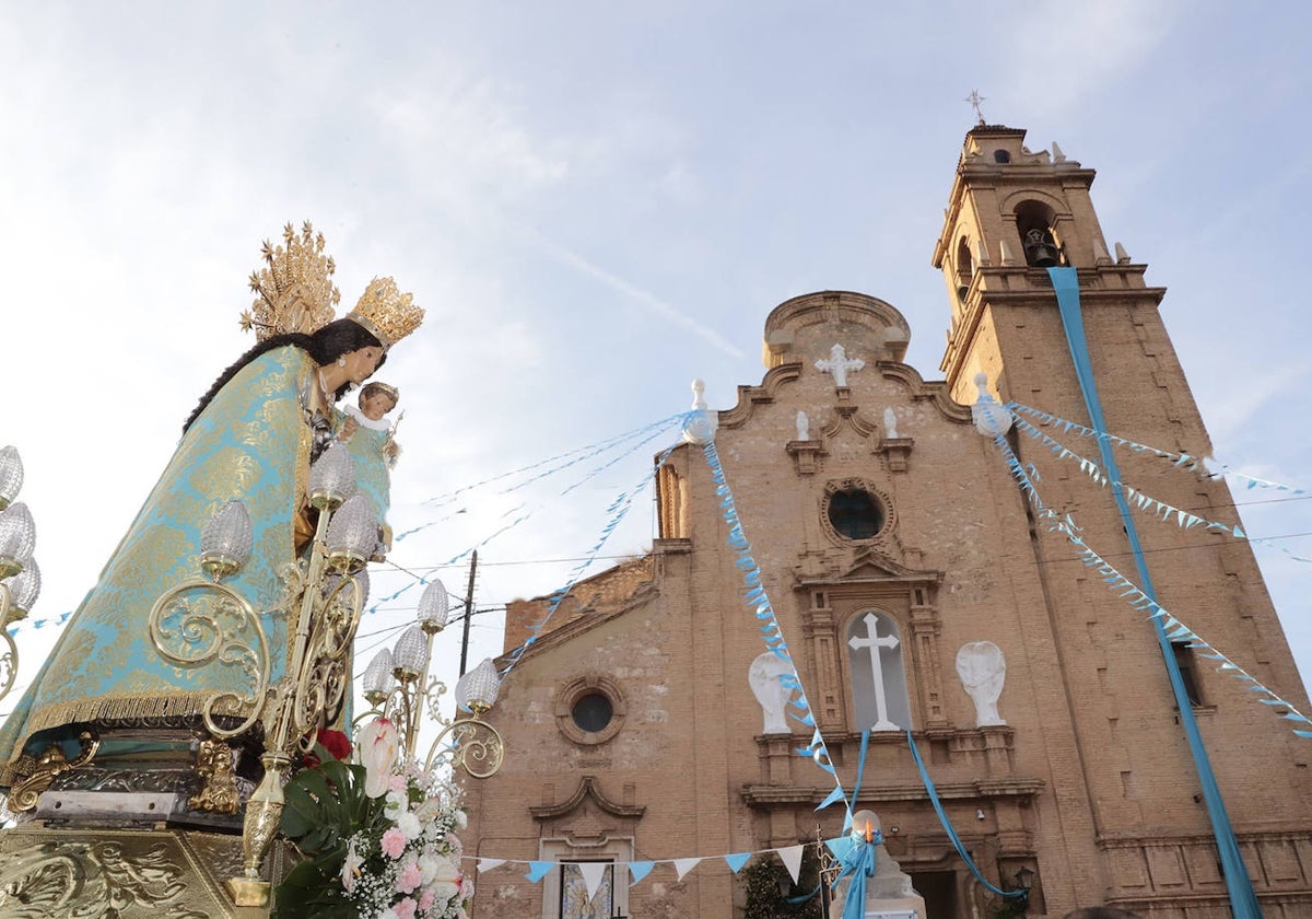 Imagen de la Virgen, junto a la parroquia de La Purísima Concepción de La Punta.