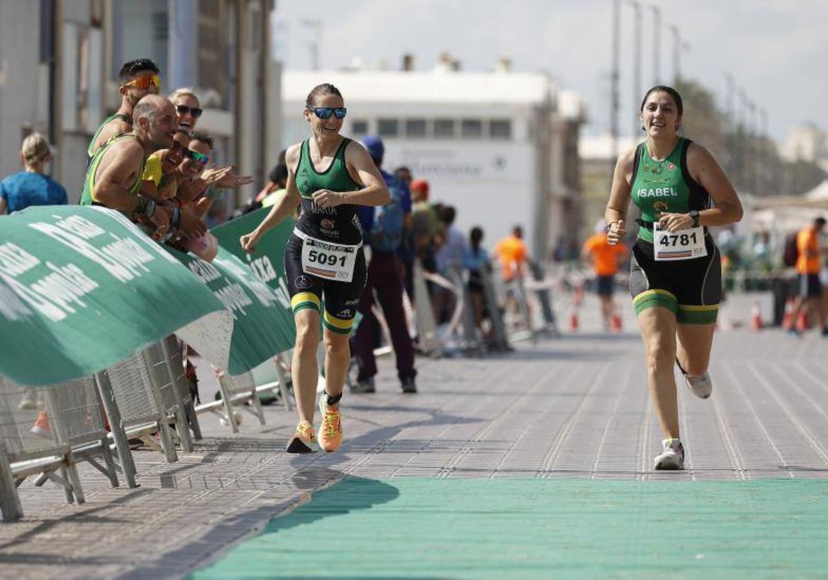 Las imágenes del III Triatlón Valencia-Playa de la Malvarrosa