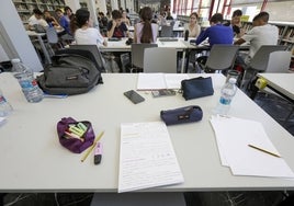 Estudiantes en una biblioteca de Valencia.