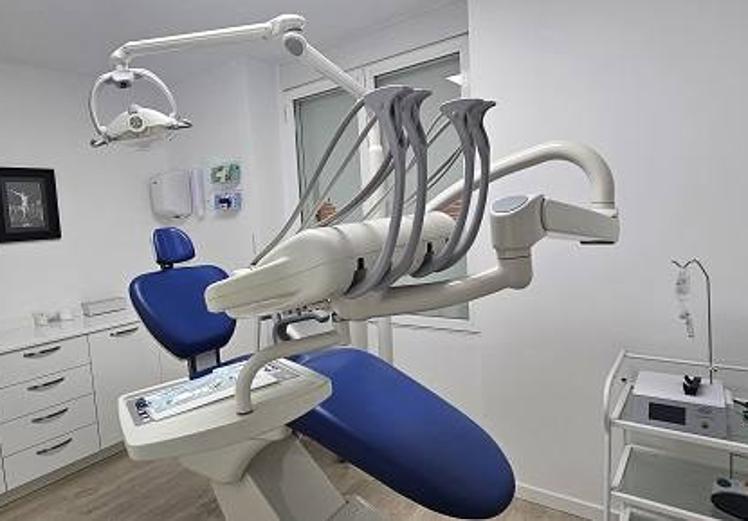 Imagen principal - Cirujano maxilofacial Senís