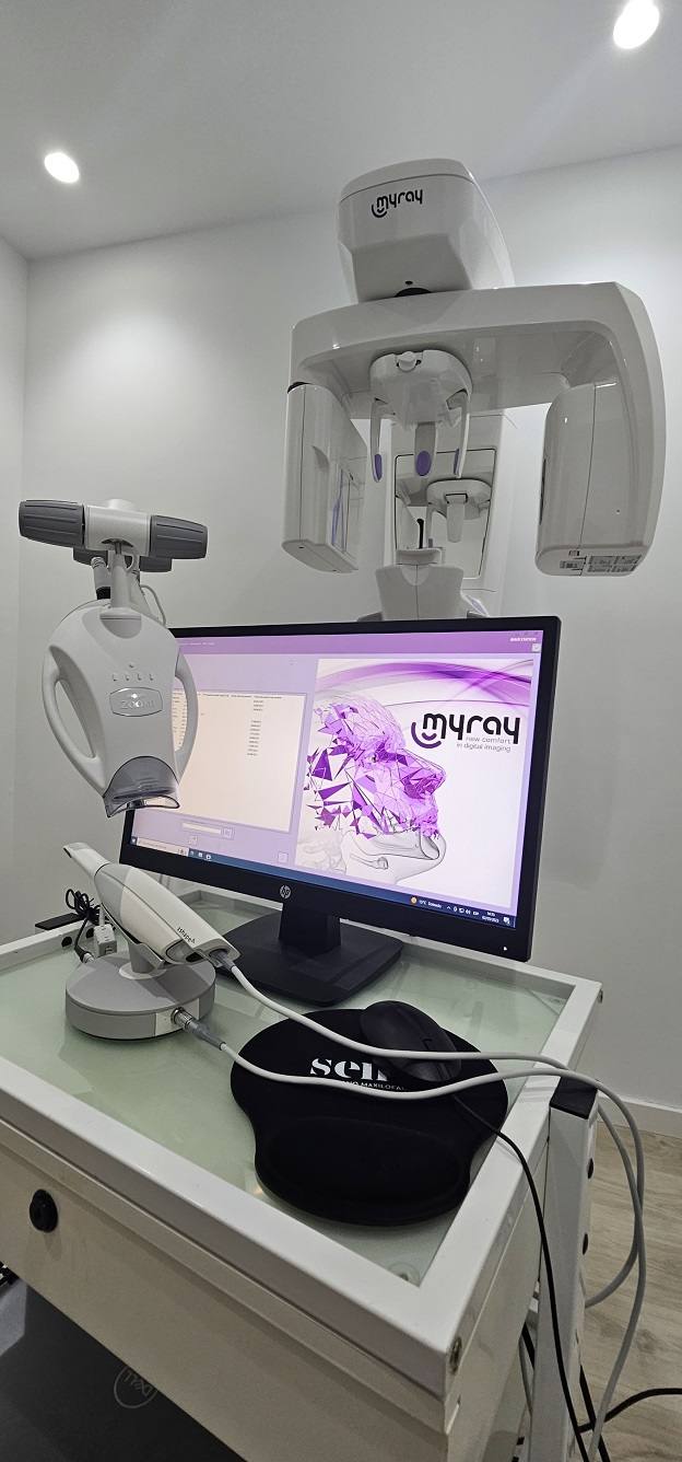 Imagen principal - Cirujano maxilofacial Senís