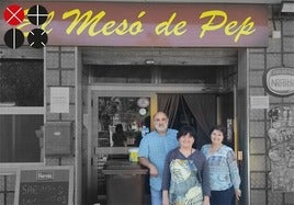 Ximo, Mari Carmen y Nana a las puertas del Mesó de Pep.