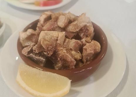 Imagen secundaria 1 - Bocadillo de carne de caballo, tapa de morro y bocadillo de chipirones. 