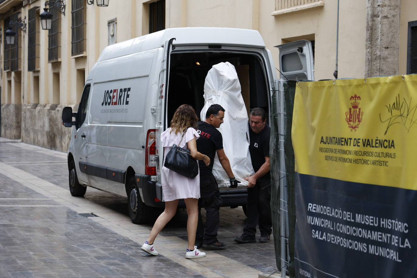 Fotos: la Virgen, trasladada al Museo Municipal de Valencia