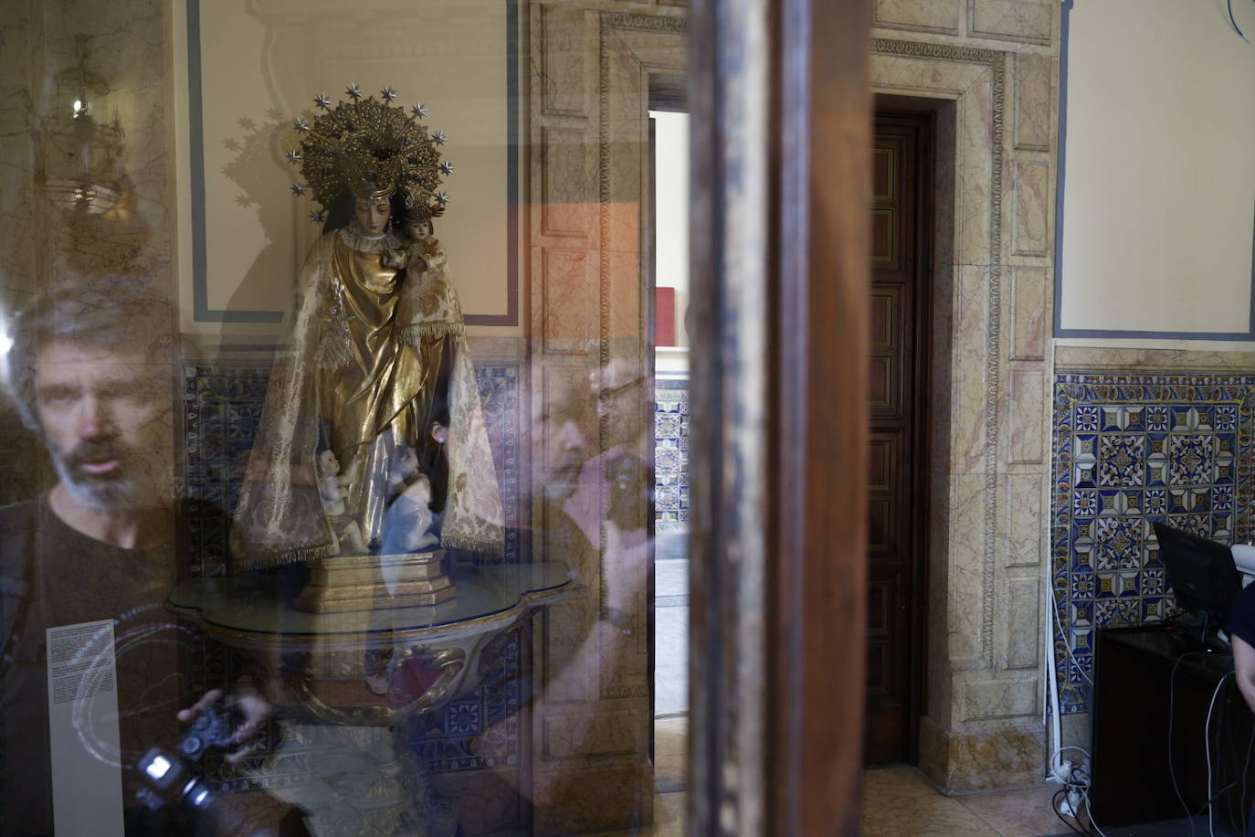 Fotos: la Virgen, trasladada al Museo Municipal de Valencia