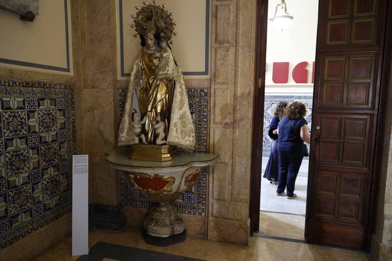 Fotos: la Virgen, trasladada al Museo Municipal de Valencia