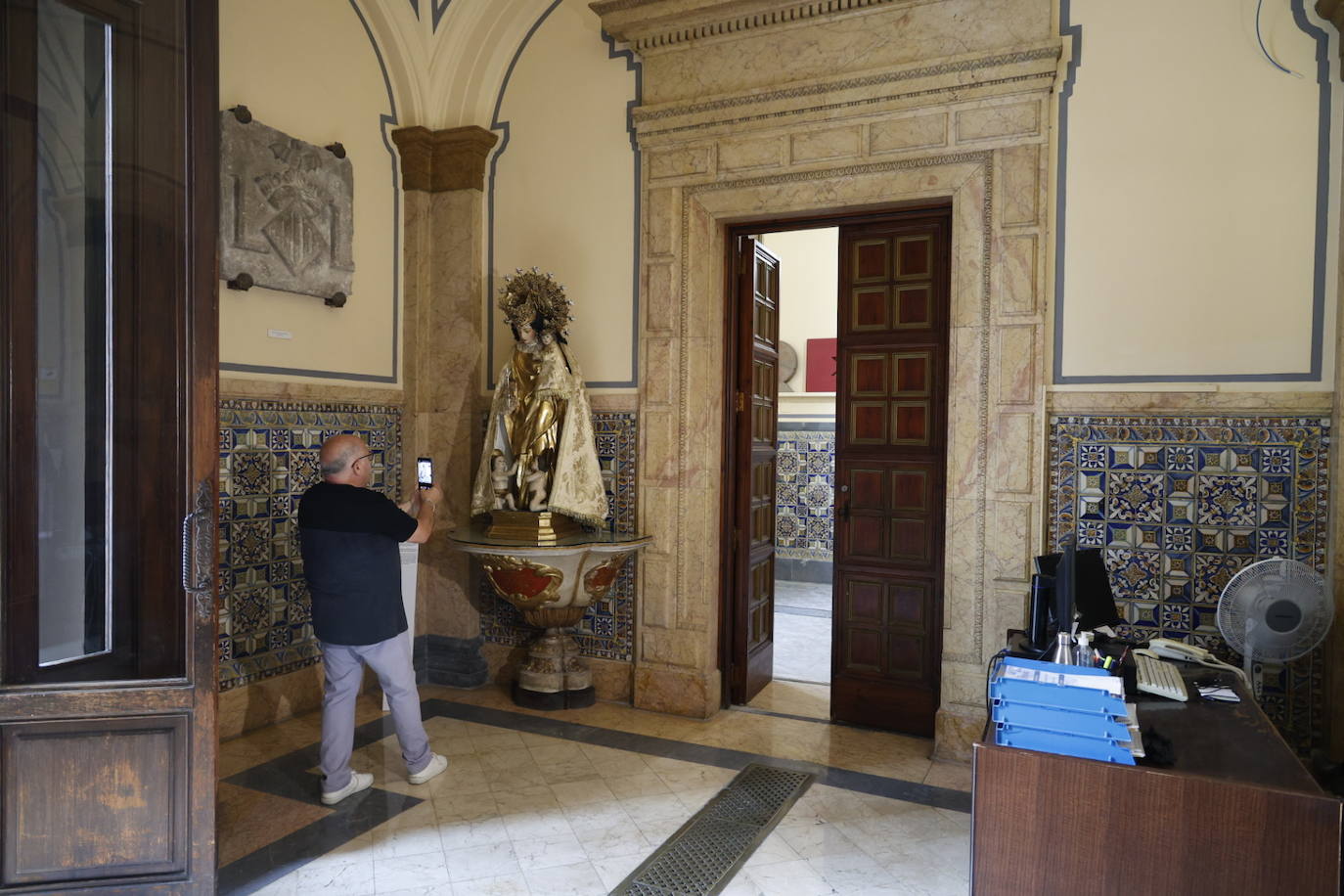 Fotos: la Virgen, trasladada al Museo Municipal de Valencia