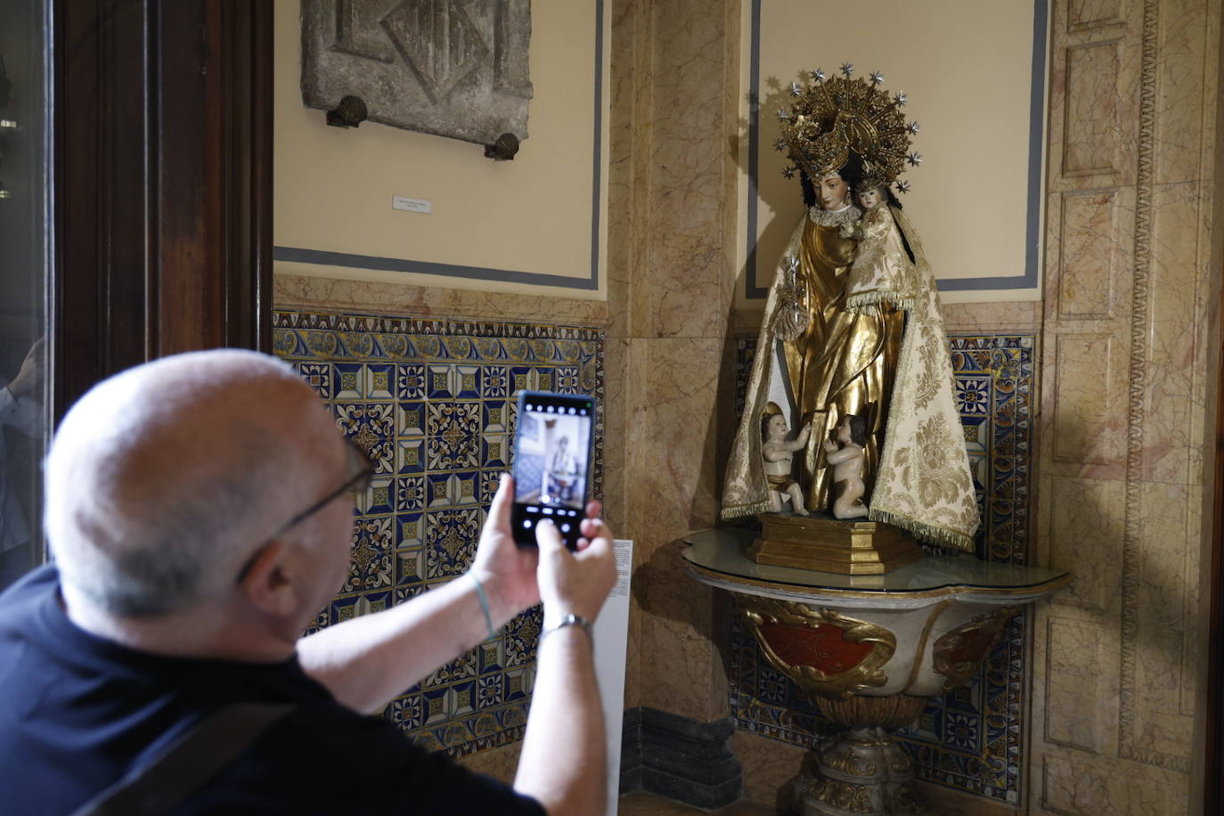 Fotos: la Virgen, trasladada al Museo Municipal de Valencia