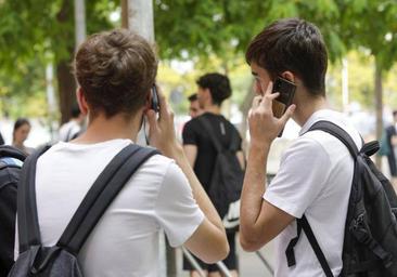 Lágrimas tras el examen de selectividad de Matemáticas Aplicadas: «No creo que saque más de un tres»