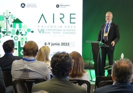 El director de la Cátedra, Fernando Cos-Gayón, durante la ponencia.