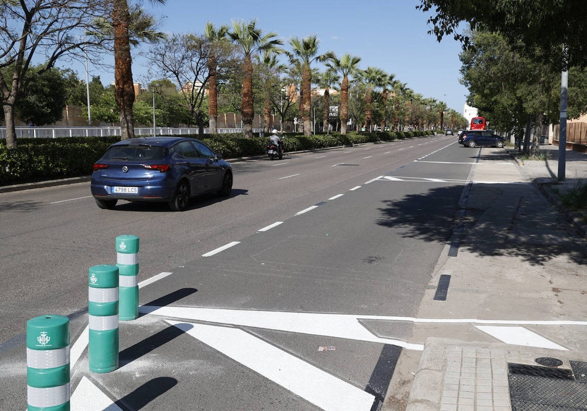 Aparcamiento ahora en batería en la calle Tres Forques, junto al polígono de Vara de Quart,