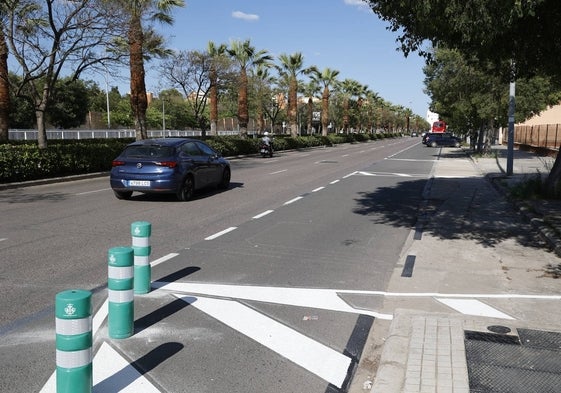 Aparcamiento ahora en batería en la calle Tres Forques, junto al polígono de Vara de Quart,