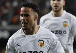 Justin Kluivert, durante un partido con el Valencia.